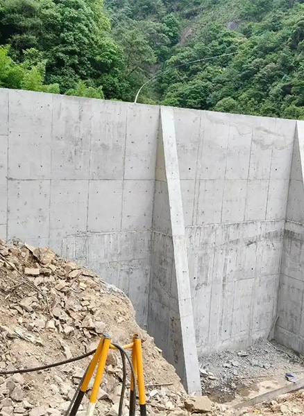 信阳平桥区重力式挡土墙